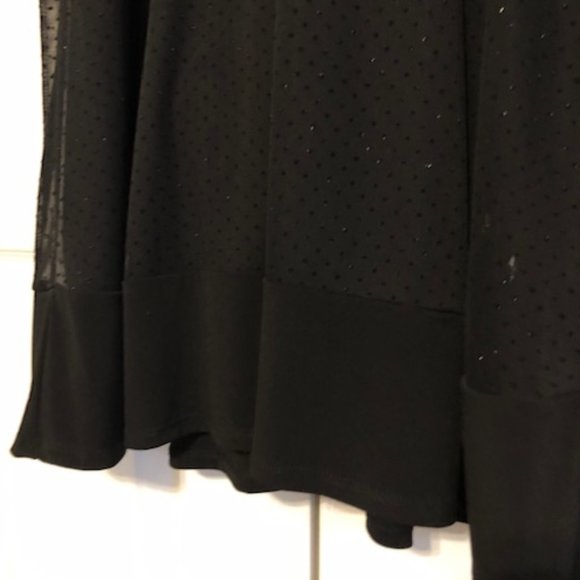 V-neck dress with just enough sparkle - Picture 5 of 5